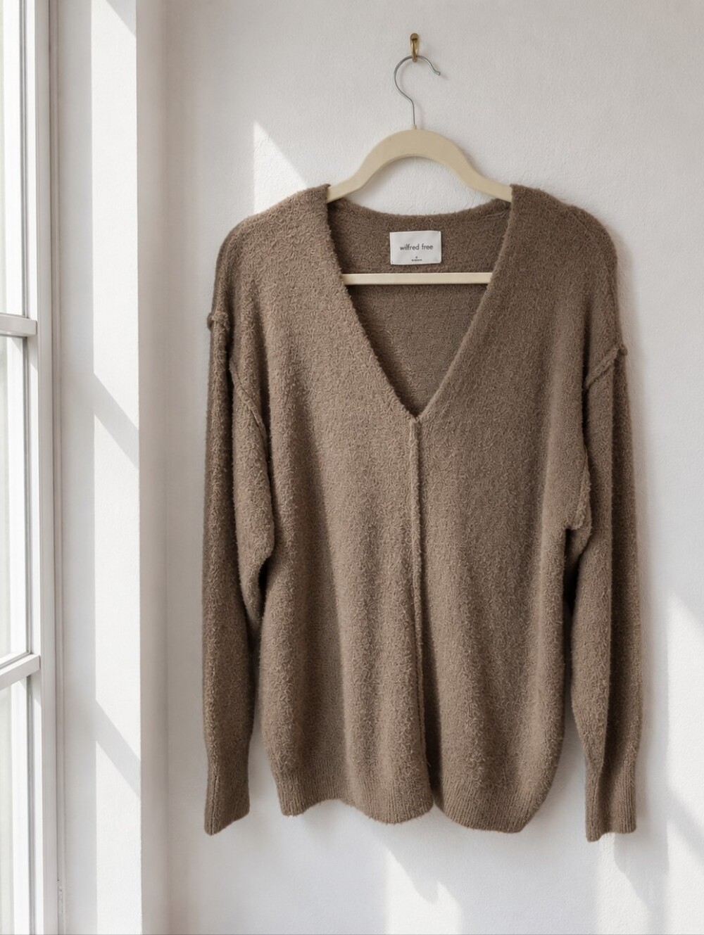 NWOT‎ Wilfred Free Aritzia Women’s S Light Brown V Neck Sweater Slouchy Cozy